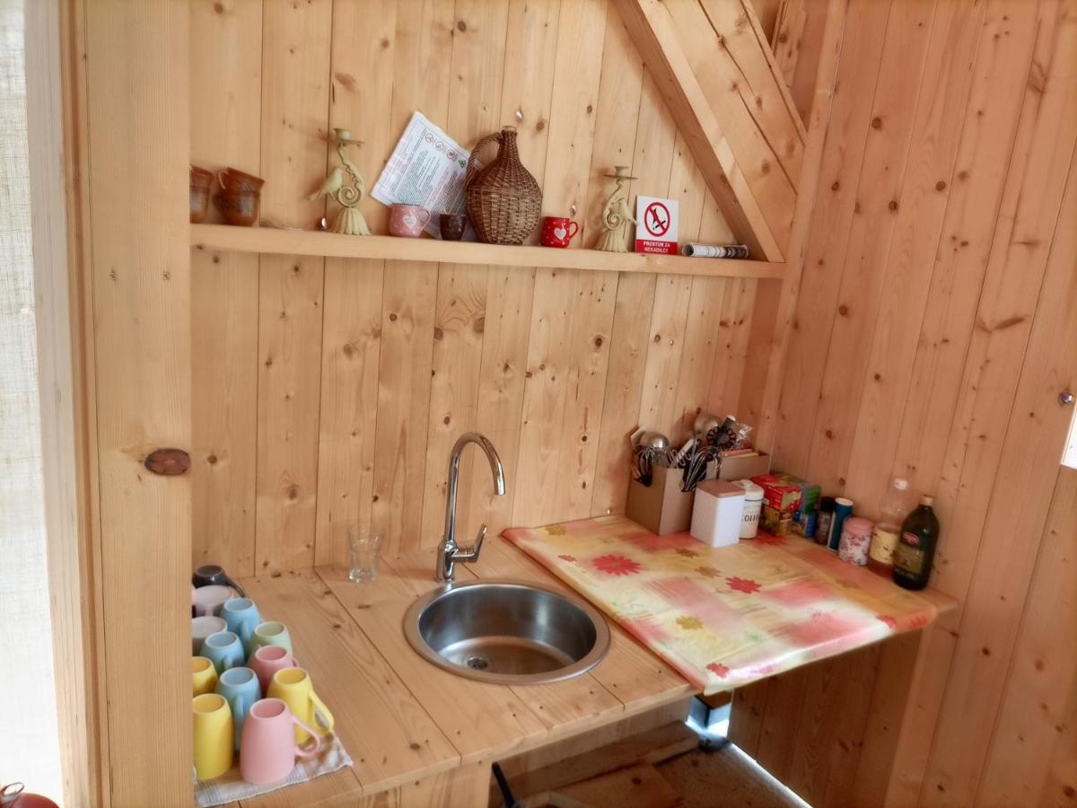 Kamp Beli Gaber Hotell Stari Trg pri Lozu Eksteriør bilde